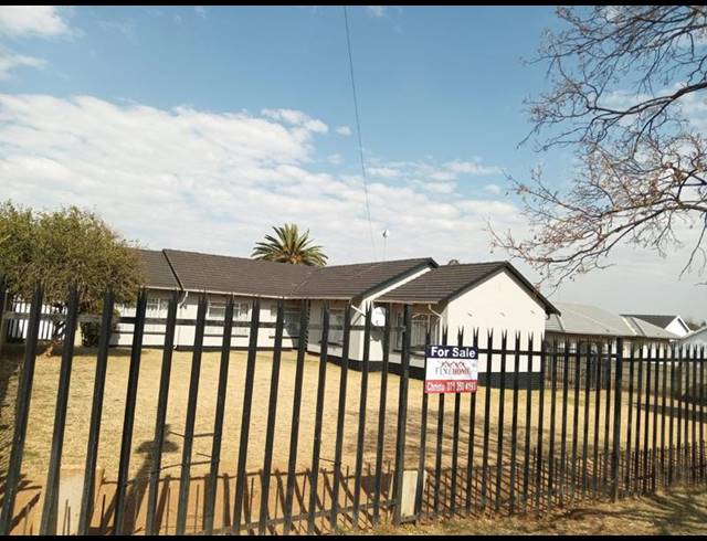 3 BEDROOM HOUSE FOR SALE IN GREENHILLS